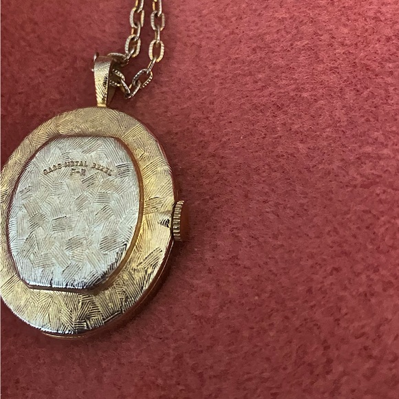 Vintage  beautiful shock resistant jewel watch (needs to be repaired) - Picture 4 of 4